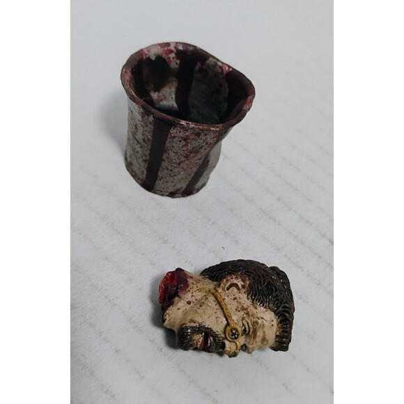 1998 MCFARLANE TOYS MOVIE MANIACS SERIES 1 LEATHERFACE BLOODY VERSION FIGURE - Picture 7 of 10